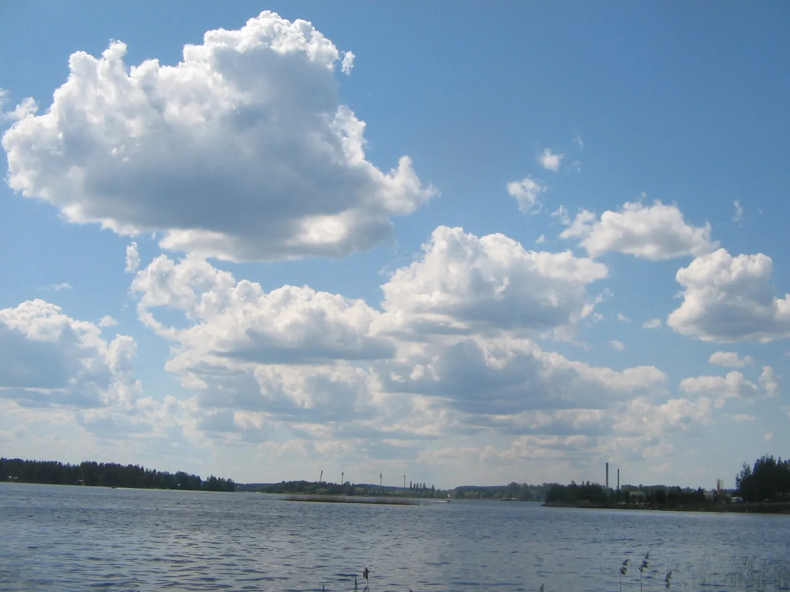 Sommerliche Quellwolken am Himmel (Symbolbild)