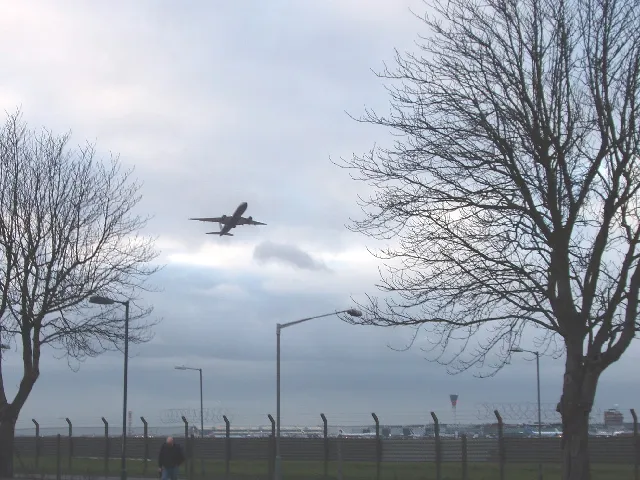 Ein Verkehrsflugzeug beim Start (Symbolbild)